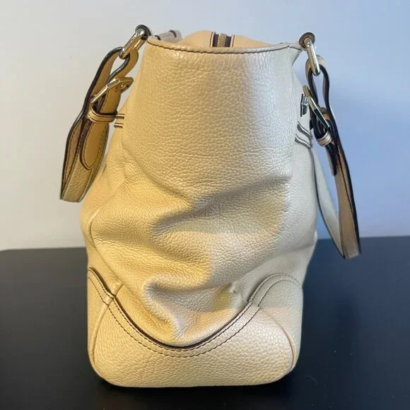 MCM Ivory Leather Shoulder Bag - Preowned - Picture 5 of 16